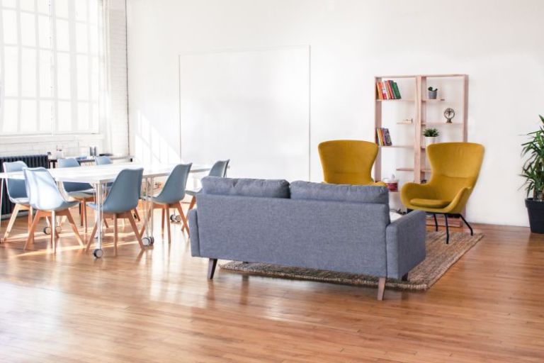 How to Pick the Perfect Wedding Chairs for Your Groom and Bride